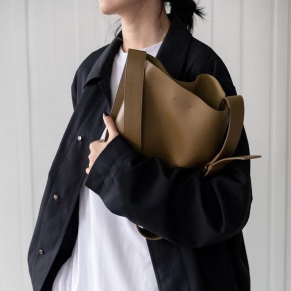 Minimalist Olive Vegan Tote Bag - Picture 4 of 4